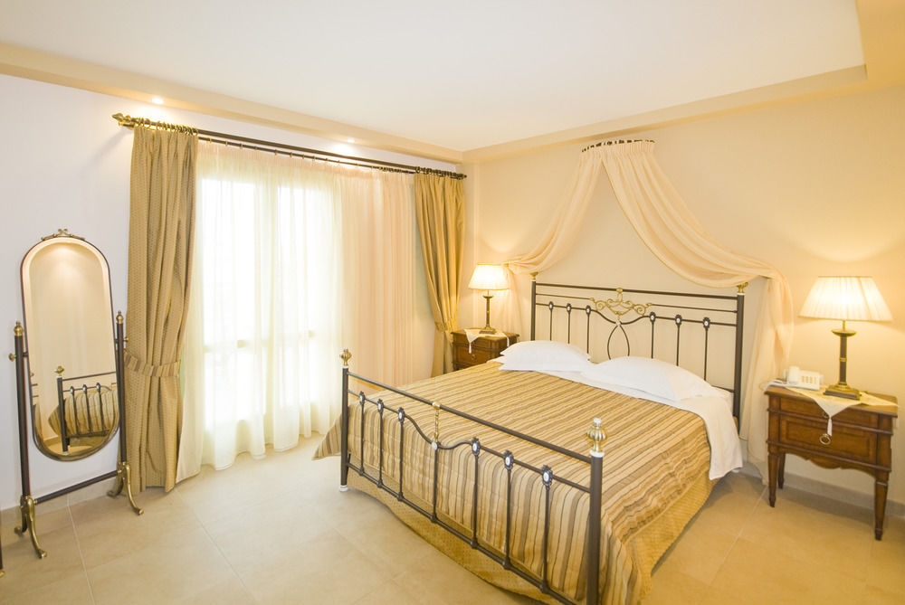 Anassa Deluxe Hotel 4*